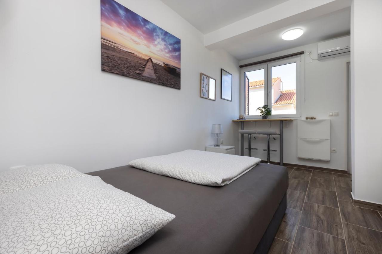 Studio Apartment Pinetree - Малий Лошинь Екстер'єр фото